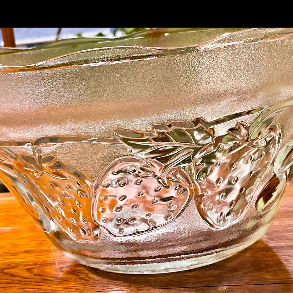 ⭐️HP⭐️VTG▪️PASARI▪️Fruit Embossed Pedestal Glass Punch Bowl - Picture 3 of 11